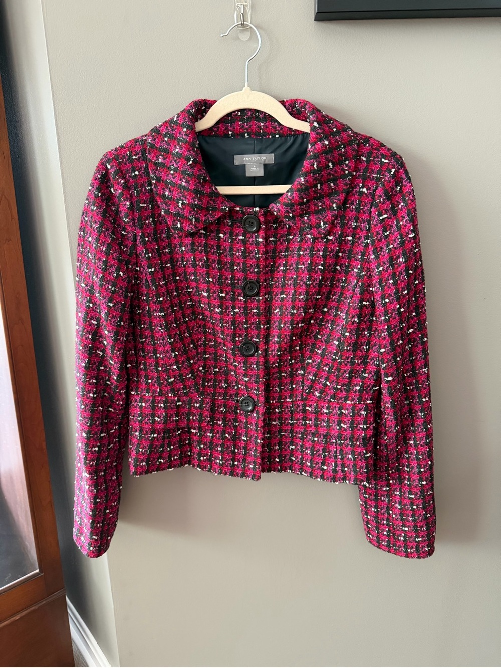 Ann Taylor Pink and Black Tweed Cropped Button Jacket. Size 6